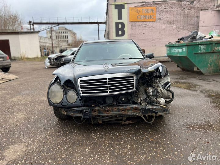 В разборе Mercedes-Benz W210