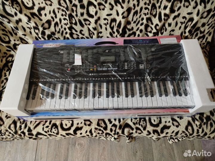 Синтезатор мк-825