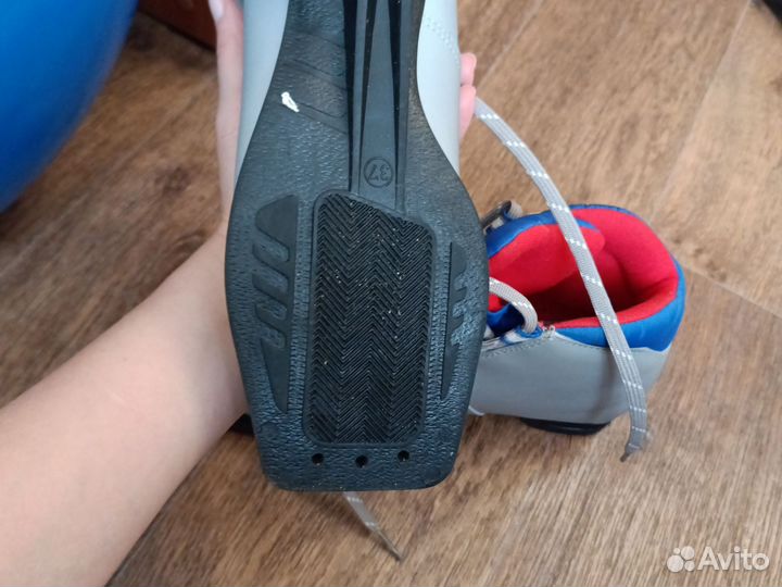 Лыжные ботинки