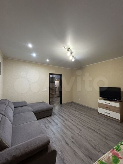 2-к. квартира, 57 м², 2/8 эт.