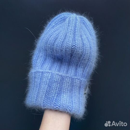 Вязаный комплект зимняя шапка и пушистая косынка