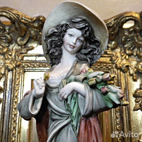 Bruno Merli.Красавица с цветами.Статуэтка.Италия
