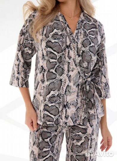 Обалденный костюм принт 60 р