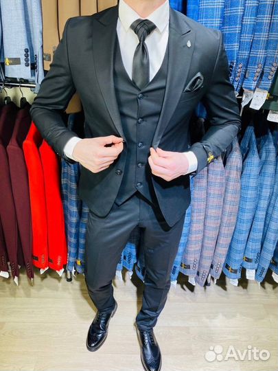 Мужской классический костюм новый