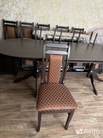 Стол и стулья
