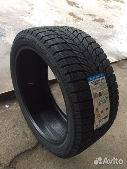 Triangle PL01 235/40 R18