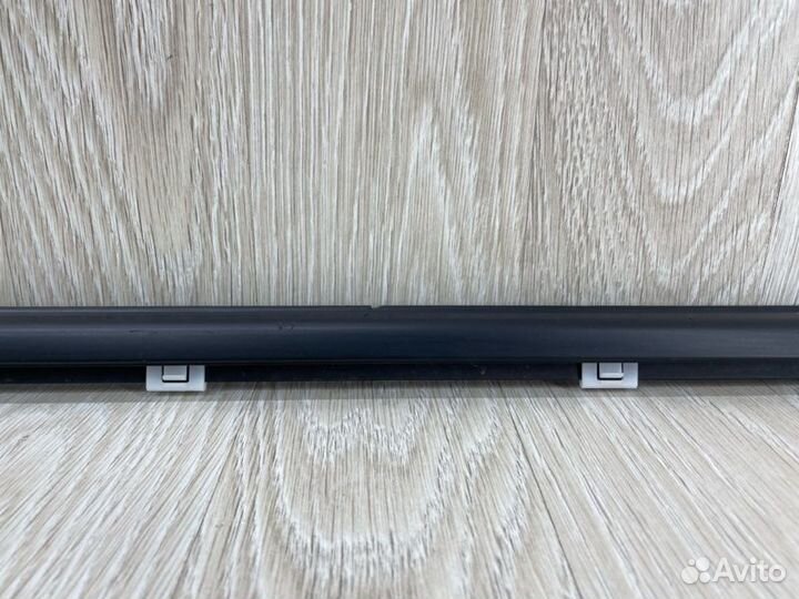 Молдинг стекла двери передний правый Hyundai