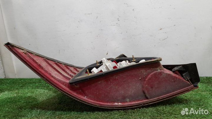 Фонарь задний правый Ford Mondeo 3 лифтбек 2.0