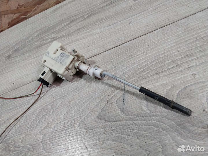 Замок лючка бензобака Volkswagen Passat B5