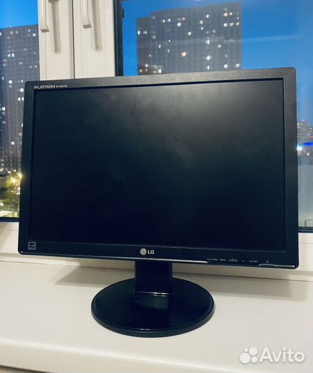 Монитор LG flatron e 1942