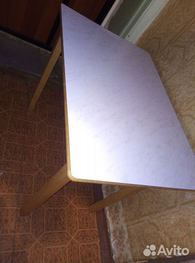 Обеденный стол