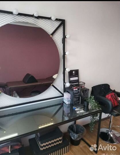 Гримерное зеркало + стол. Зеркало в салон красоты