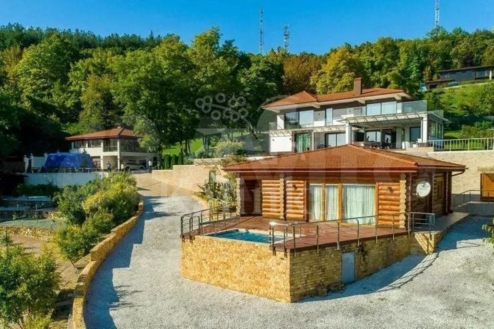 Дом 280 м² на участке 80 сот.