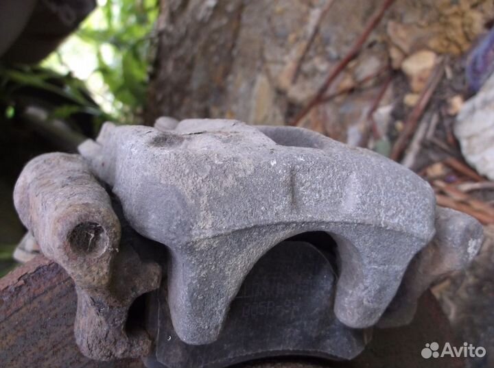 Суппорт задний левый audi-100 ауди 45 кузов