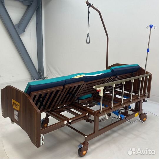 Мед.кровать c переворотом и туалетом MET remeks