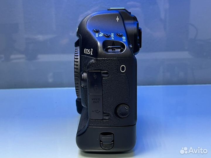 Зеркальный фотоаппарат Canon 1D Mark III body