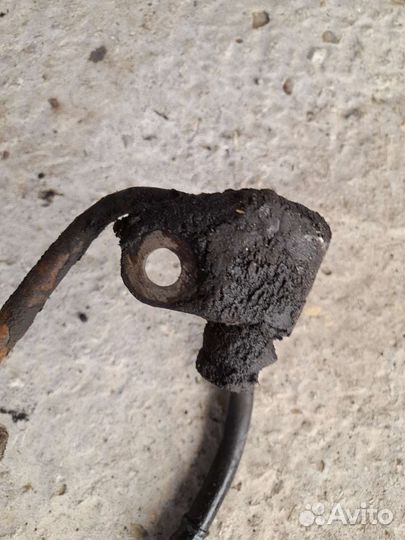 Тормозная трубка вакуумника Nissan Laurel C34