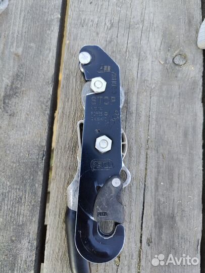 Спусковое устройство petzl стопор-десантер