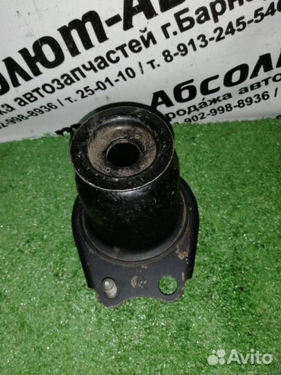 Опора стойки задняя правая Toyota Vista SV50