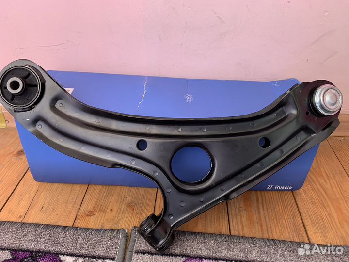Рычаг передний правый