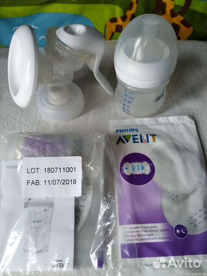 Молокоотсос ручной Avent + пакеты для молока