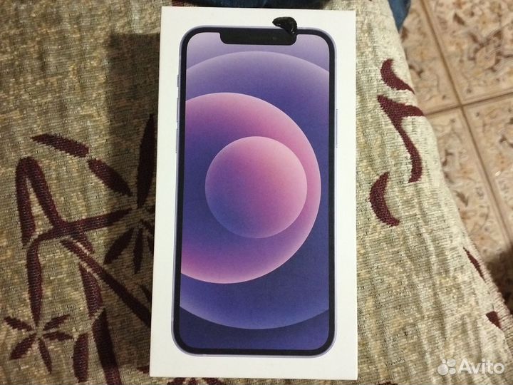 Коробка от iPhone 12