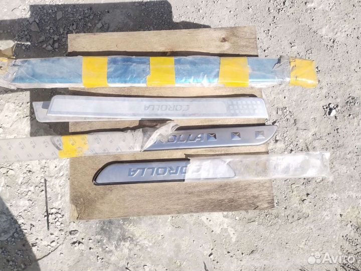 Декоративные накладки порогов Тойота corolla