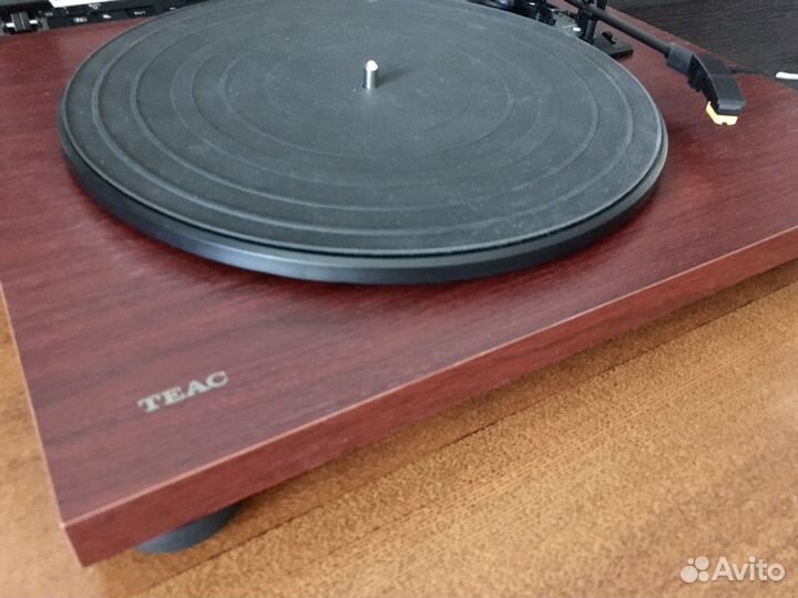 Проигрыватель винила Teac TN-180 BT