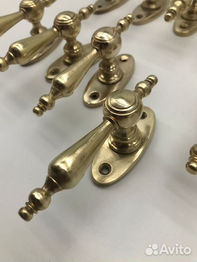 Поворотные оконные ручки