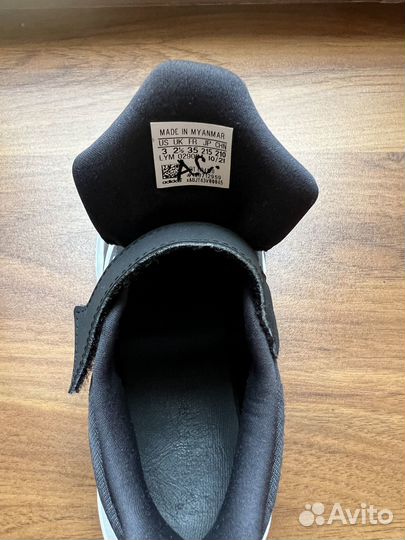 Кроссовки Nike и Кроссовки Adidas