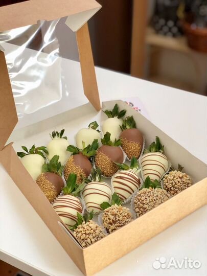 Съедобный букет из клубники