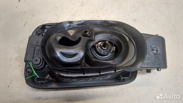 Лючок бензобака Audi Q3 2018, 2021