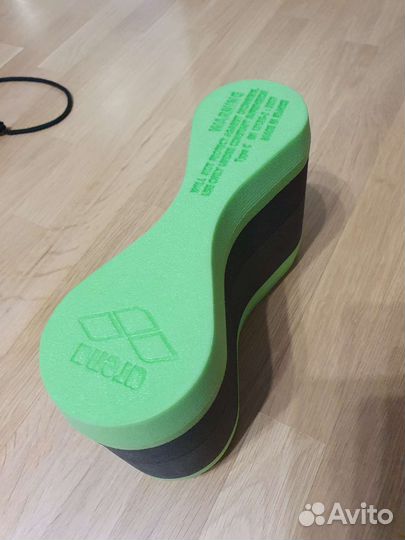 Колбаска для плавания arena freeflow pullbuoy