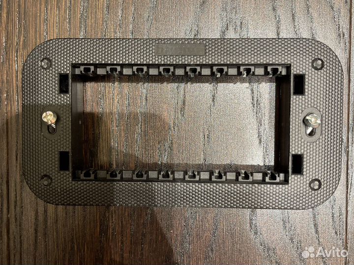 Рамка Bticino Living Now space 4-модульная