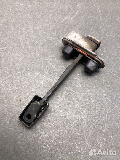 Ограничитель двери задний левый Hyundai Genesis