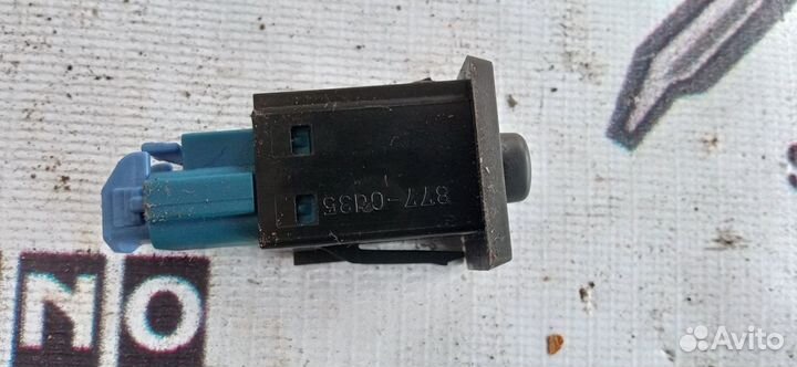 Кнопка открывания багажника Тойота Хариер