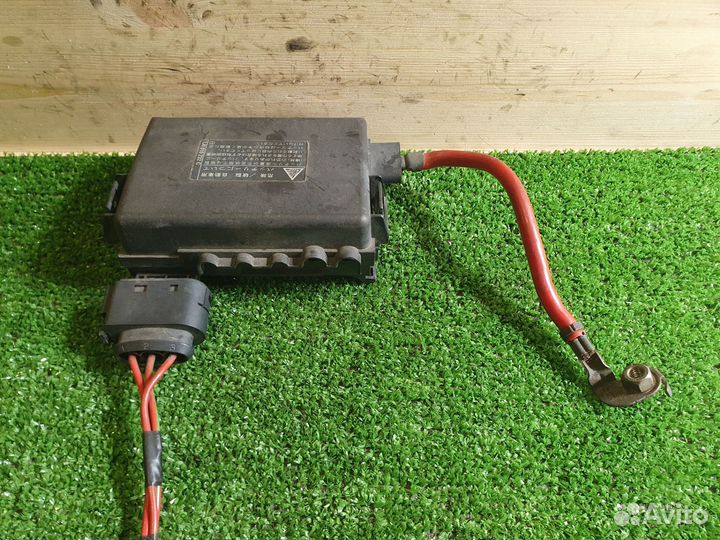 Блок предохранителей Volkswagen Golf 2002