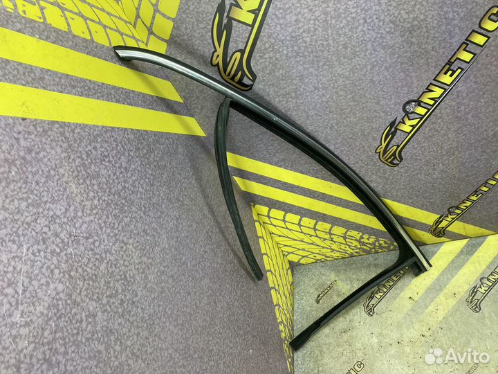 Уплотнитель молдинг левой двери Insignia Инсигния