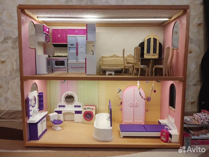 Продам детский домик для кукол Барби с мебелью