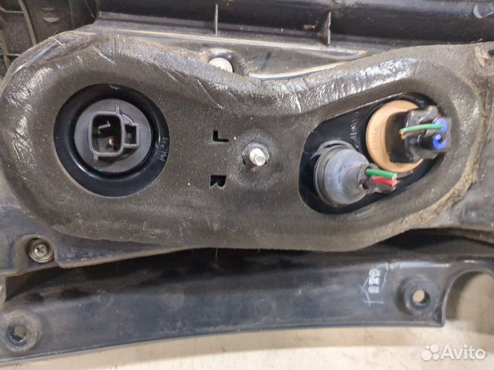 Фонарь (задний) правый Mitsubishi Grandis, 2007