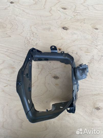 Суппорт фары правый Volkswagen Touareg 2018-2023