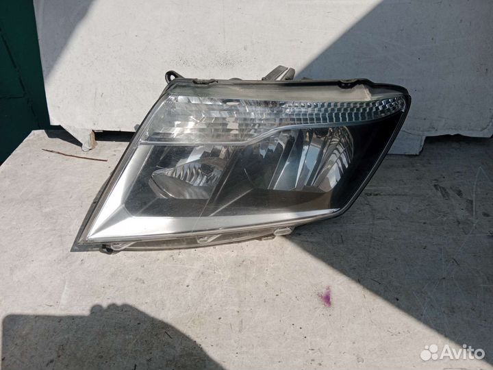 Фара левая Nissan Terrano