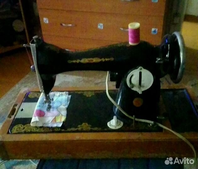 Продам электрическую швейную машину