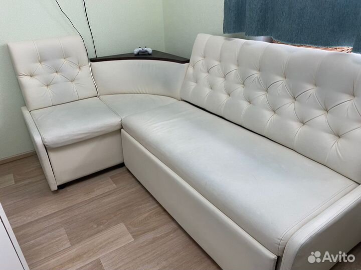 Кухонный угловой диван со спальным местом