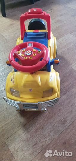 Детская машина каталка с подсветкой