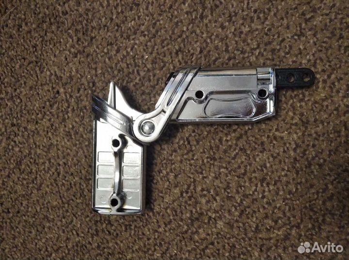 Замок сложения коляски