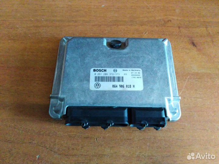 Блок управления двигателем Skoda Octavia 1997