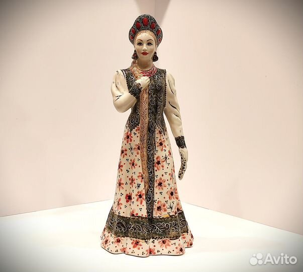 Фарфоровая статуэтка Хозяйка Медной горы 32см