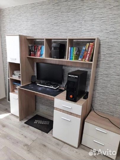 Письменный стол