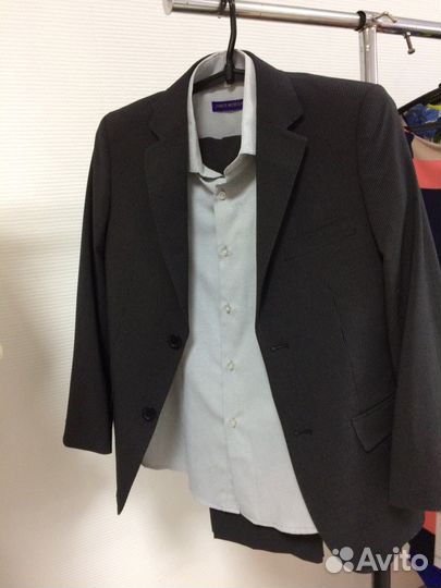 Костюм тройка на мальчика новый